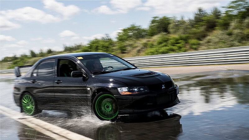 Sportwagen beim Sportfahrertraining auf dem Lausitzring