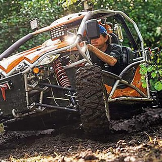Buggy fährt durch den Schlamm, Buggy Tour in Leipzig