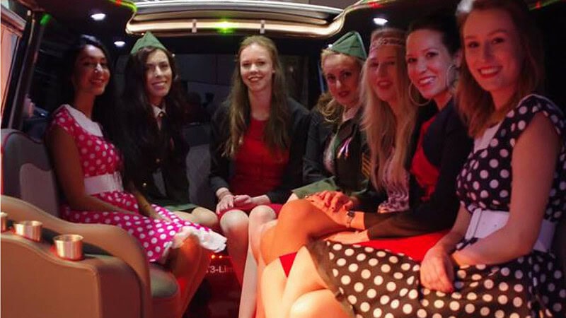 Jungesellinnenabschied im VW T3 Stretchlimousine in Berlin