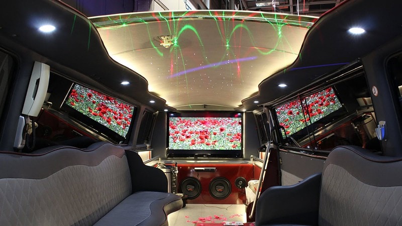 Inneres der VW T3 Stretchlimousine mit Lasershow in Berlin