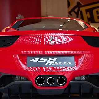 Heckansicht Ferrari F458 Italia selber fahren