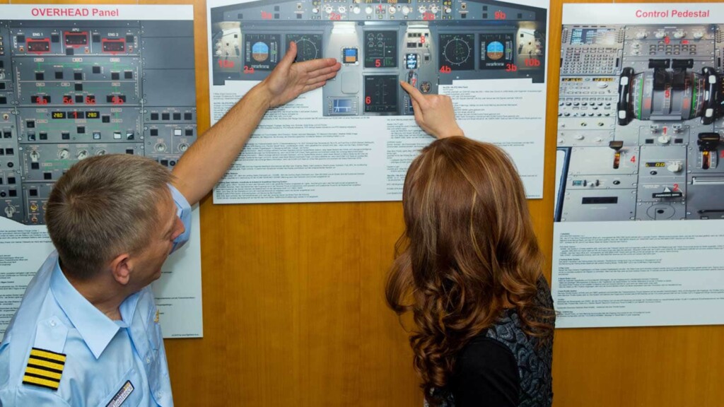 Flugsimulator-A320-in-Leipzig_7-1.jpg Flugsimulator in Leipzig - Einweisung in die Technik