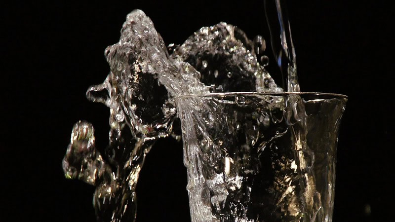 Nahaufnahme Wasser ins Glas Fotografie Tageskurs in Chemnitz