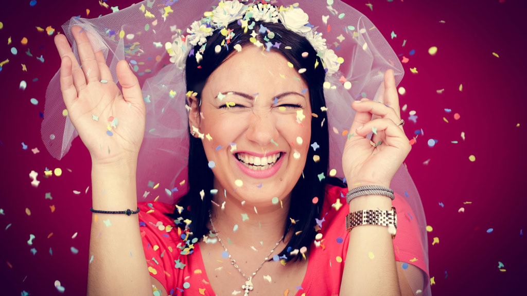 Fotoparty-Shooting-in-Dresden-Leipzig_5-1.jpg Frau macht Fotoparty mit Schleier und Konfetti