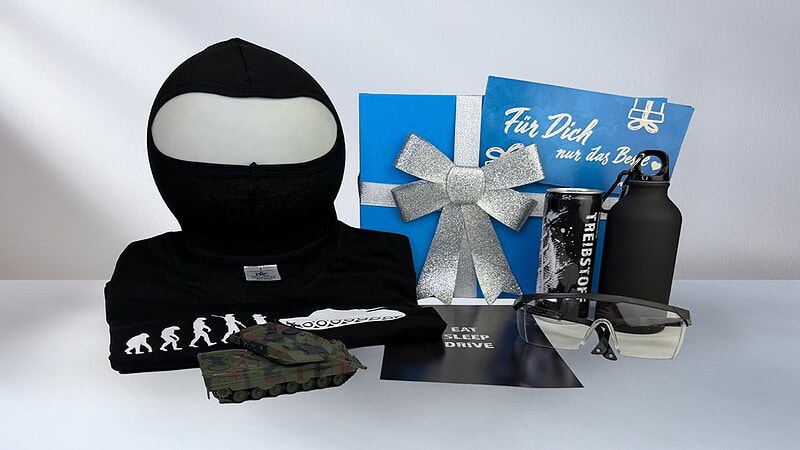 Ansicht mit den Inhalten der Panzer Geschenkbox der Erlebnisfabrik