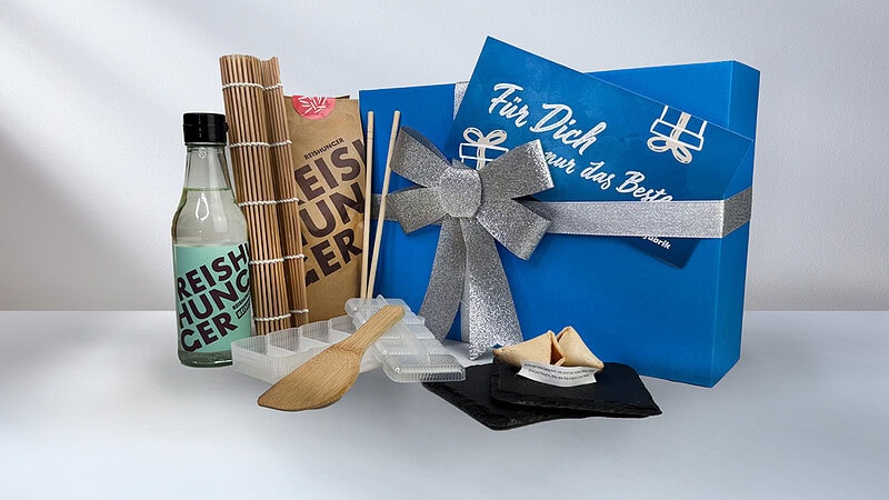Ansicht der Geschenkbox mit passenden Bestandteilen für Sushi