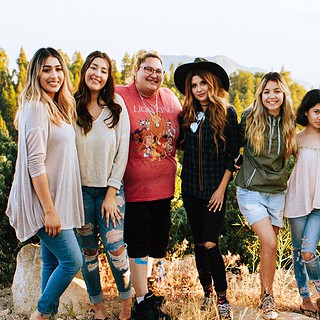 Gruppenfoto von Frauen in der Natur