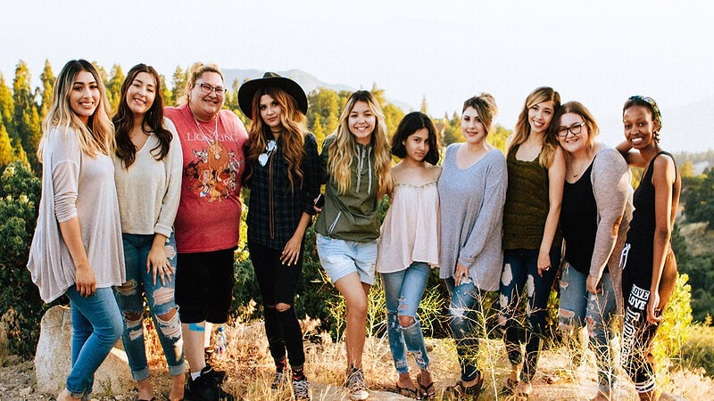 Gruppenfoto von Frauen in der Natur