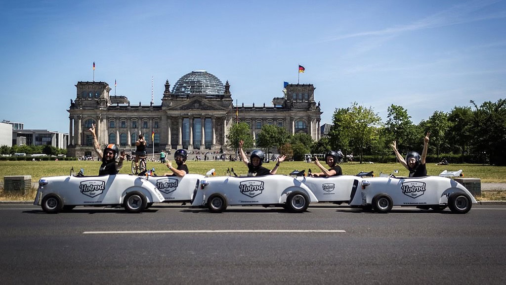 HotRod-Tour-Berlin8.jpg HotRds vor dem Reichstagesebäude in Berlin - HotRod Tour in Berlin