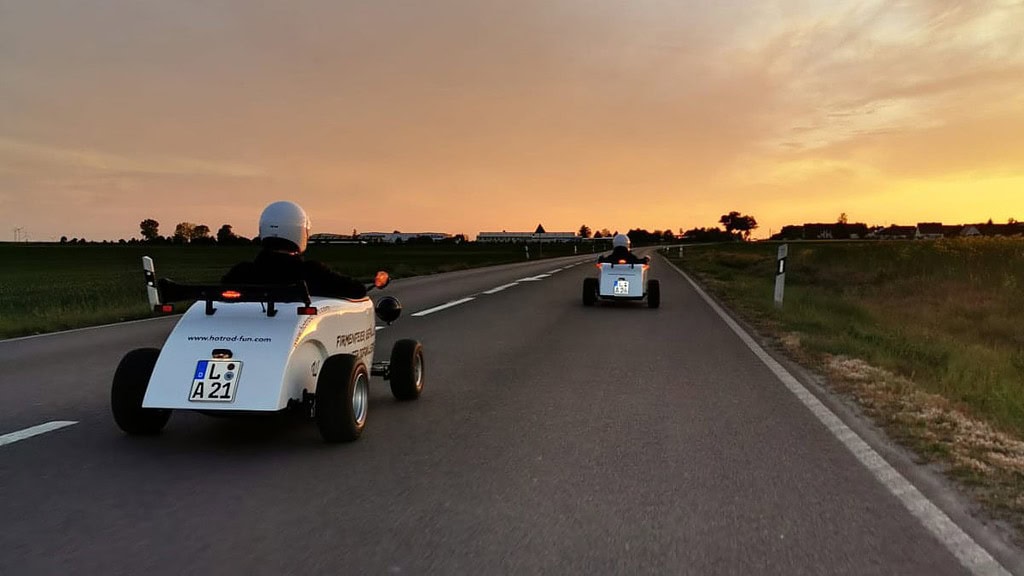 HotRod-Tour-Leipzig9.jpg Hot Rod Tour Leipzig - HotRods von hinten bei Dämmerung in Leipzig