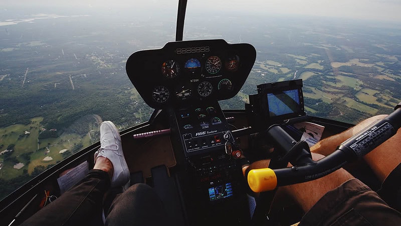 Ausblick aus dem Hubschrauber Cockpit