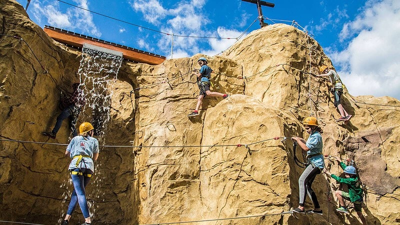 Blick auf eine Kletternwand in Brandenburg