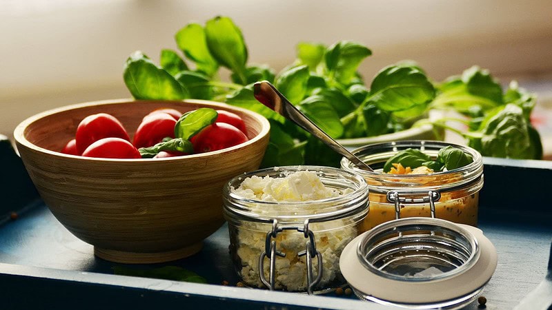 Tablet mit Beilagen und Schalen vom Kochkurs in Dresden