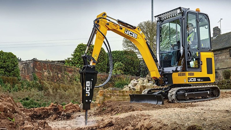 Der Minibagger bohrt auf einer Baustelle in den Boden hinein. - Minibagger selber fahren in Wuppertal