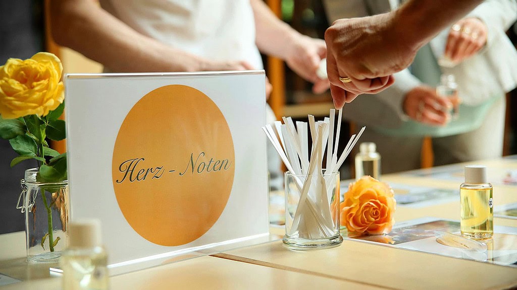 Parfum-Workshop-in-Dresden-Leipzig-Berlin_4.jpg Parfum Workshop Duftstäbchen zur Geruchsprobe