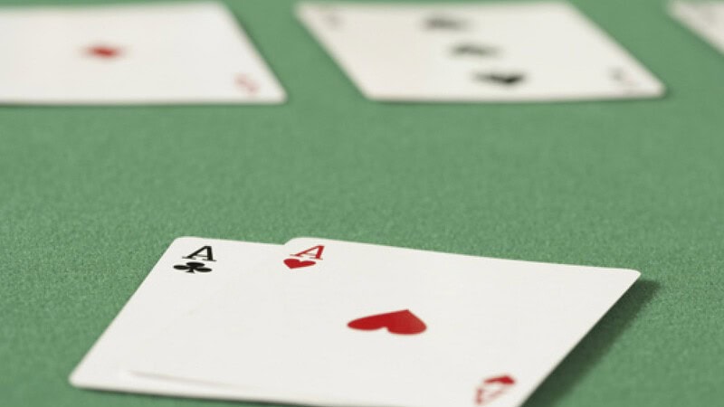 Zwei Asse beim Pokerabend in Dresden