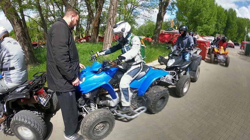 Einweisung am Fahrzeug eines Quads