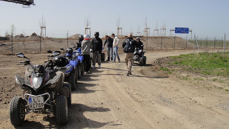 Quads stehen in Reihe zur Quadtour bereit