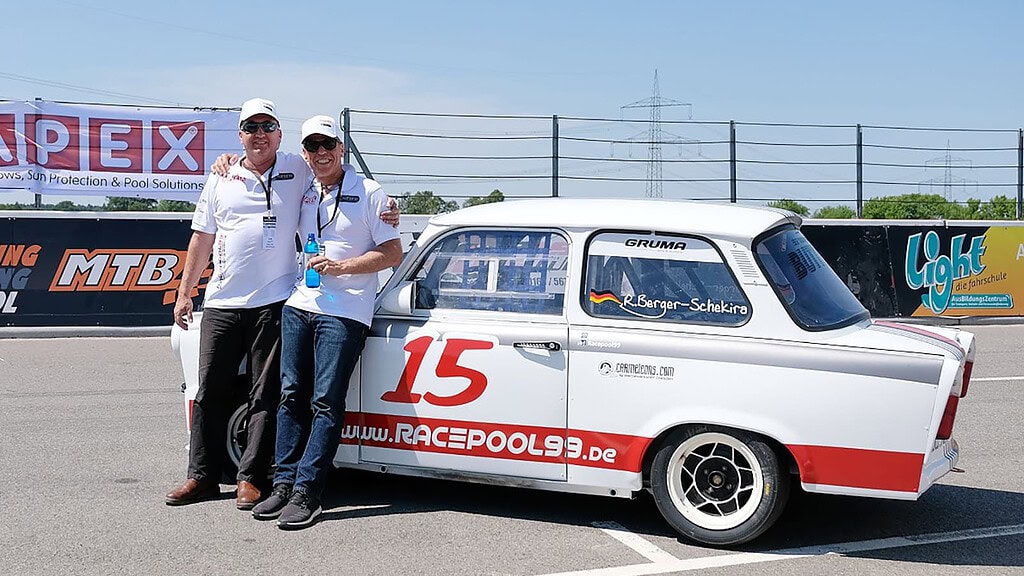 Race-Trabant-601-selber-fahren-auf-dem-Lausitzring_2.jpg Race Trabi in der Boxengassen beim Race Trabant 601 selber fahren auf dem Lausitzring