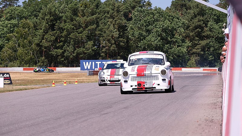 Race Trabi auf der Rennstrecke beim Race Trabant 601 selber fahren auf dem Lausitzring