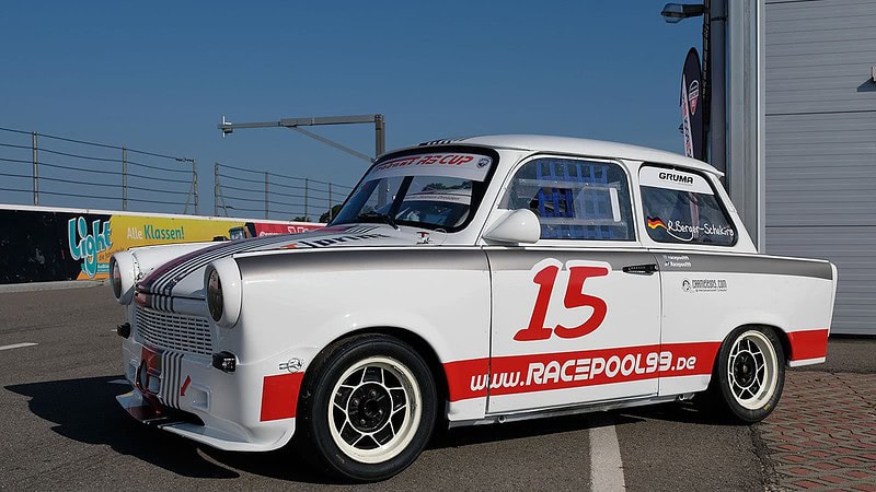 Race Trabi in der Boxengassen beim Race Trabant 601 selber fahren auf dem Lausitzring
