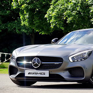 Mercedes von der Seite Renntaxi Mercedes Benz AMG GTS auf dem Lausitzring