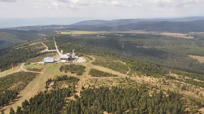 Rundflug über Chemnitz - Blick über die Wälder und Wiesen