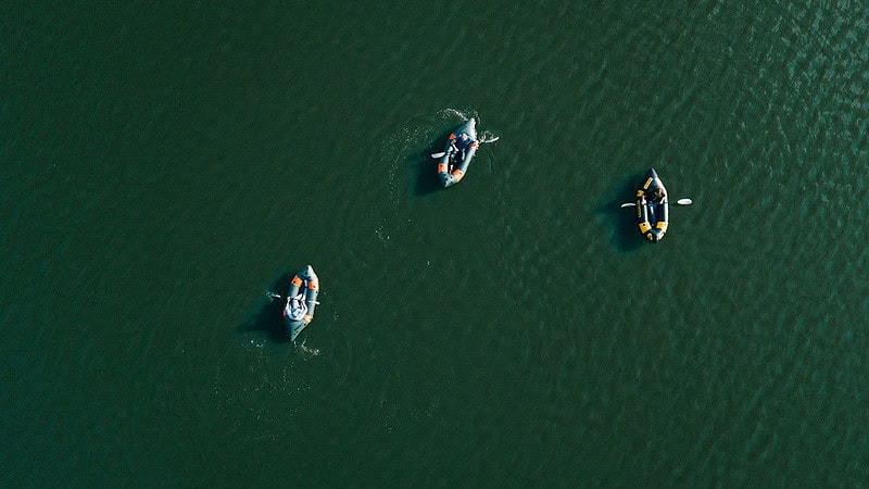 Schlauchboot mieten - 3 Boote auf dem Bild aus der Vogelperspektive