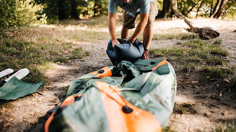 Schlauchboot mieten - Packraft wird zusammengebaut.
