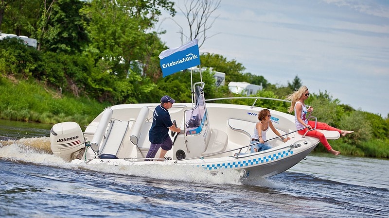 Speedboot auf der Elbe in Dresden