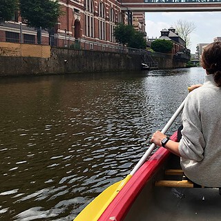 Ansicht beim Fahren in einem Kanu in Leipzig