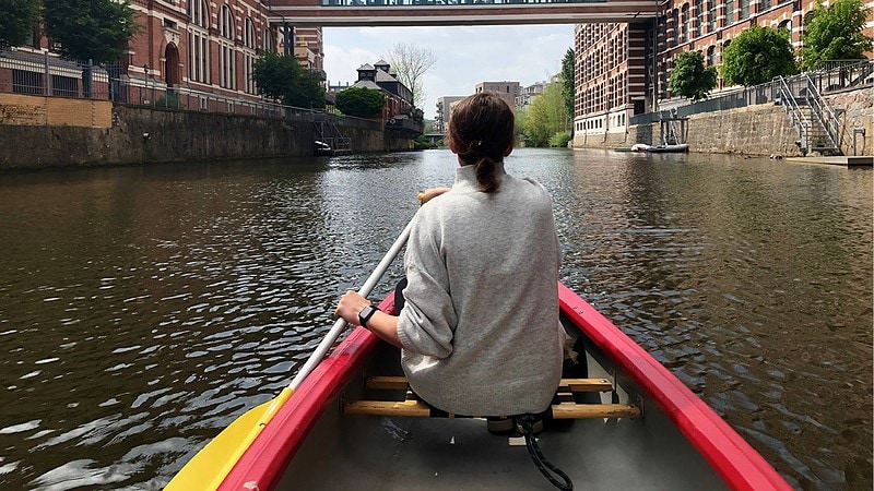 Ansicht beim Fahren in einem Kanu in Leipzig