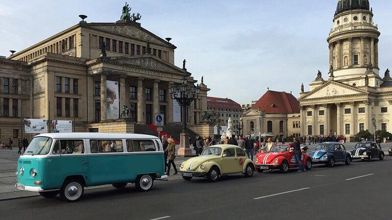 VW Käfer und VW T2 in Berlin Stadtrundfahrt