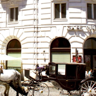 Gebäude mit Pferdekutsche in Wien Stadtspiel (Ver-)Führung