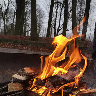 Feuer in Feuerschale.