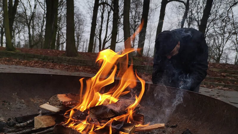 Feuer in Feuerschale.