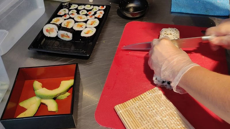 Sushi wird gerollt - Sushi Kochkurs