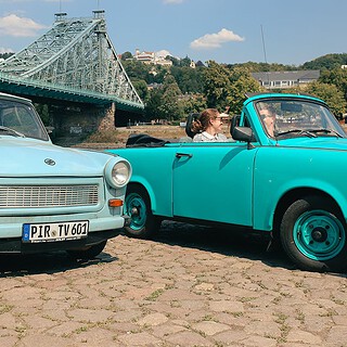 Zwei Trabis am Blauen Wunder beim Trabi selber fahren bei Dresden