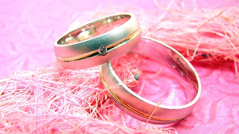 ein Paar Trauringe der Trauringschmiede