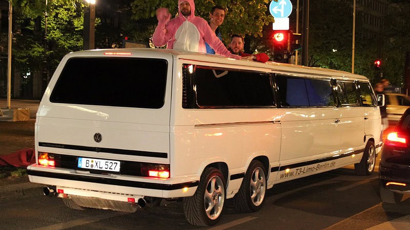 Ansicht hinten links von VW T3 Limousine in Berlin
