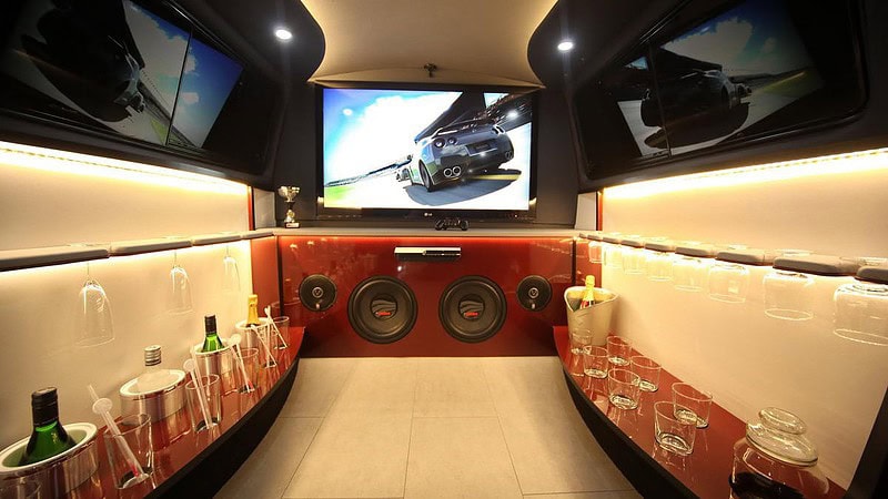 Innenansicht mit TV VW T3 Limousine in Berlin