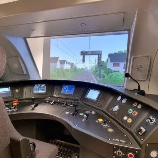 Der Führerstand der Stadler Eurodual.