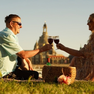 Fotoshooting mit Picknick an der Elbe in Dresden