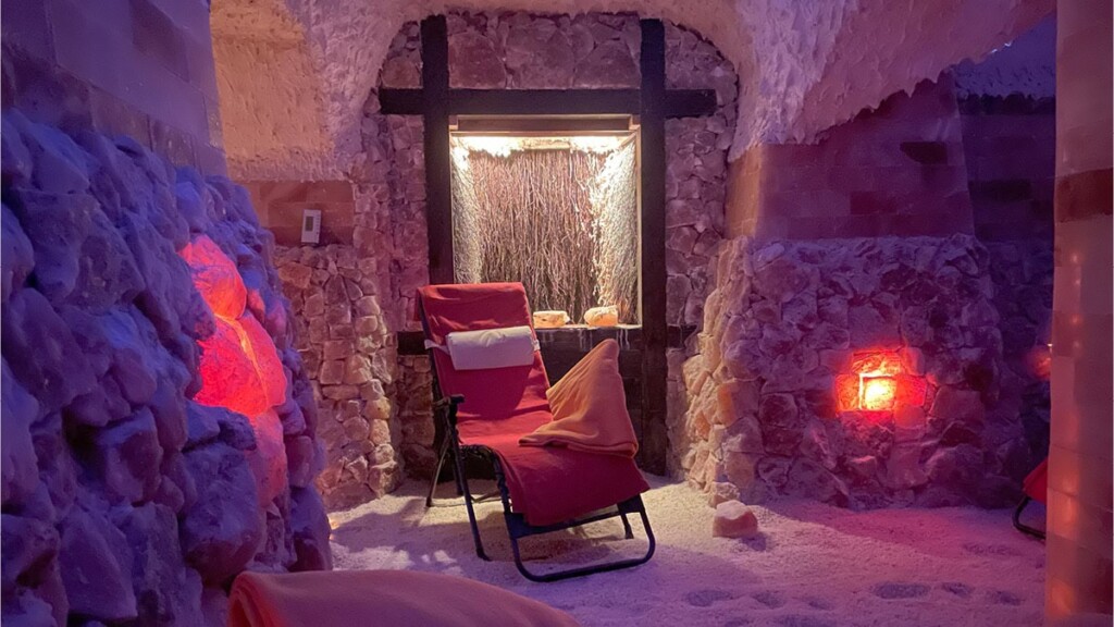 salzgrotte-radeberg4.jpg Radeberger Salzgrotte - Ansicht der Liegen für die Teilnehmer