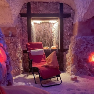 Radeberger Salzgrotte - Ansicht der Liegen für die Teilnehmer