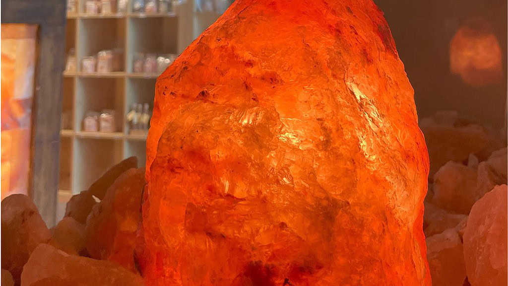 salzgrotte-radeberg5.jpg Salzstein in der gemütlichen Atmosphäre der Salzgrotte in Radeberg