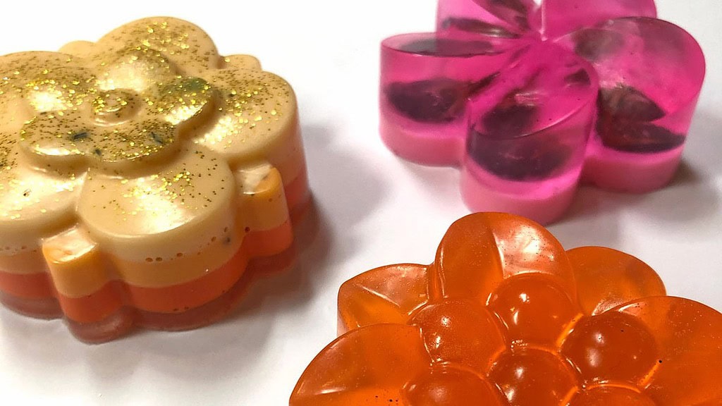 seifen-giessen-workshop8.jpg Seifen als Blüten selbst hergestellt - ansicht von oben