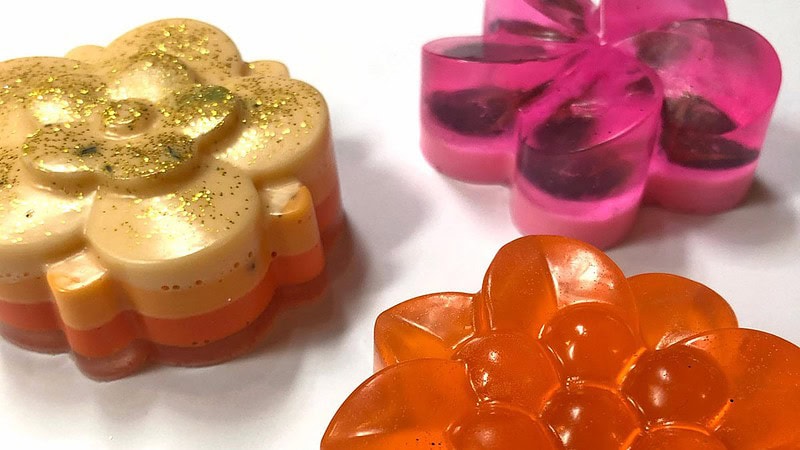 Seifen als Blüten selbst hergestellt - ansicht von oben