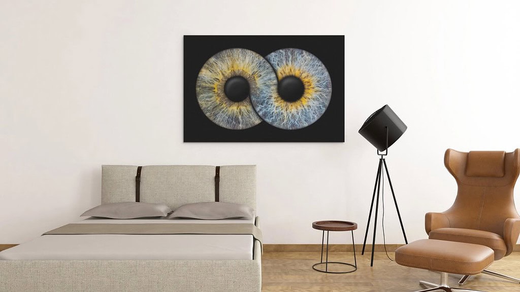 iris_fotoshooting_doppelfoto_web-27.jpeg Eine Vorschau wie sich 2 Iriden auf einem Bild an der Wand präsentieren