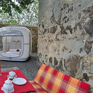 Ansicht des Sleep Cubes bei der Burg.